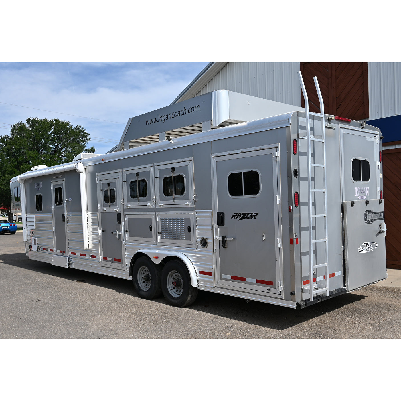 2015 Logan Coach 3 Horse Trailer with 16' LQ with Bunk Beds