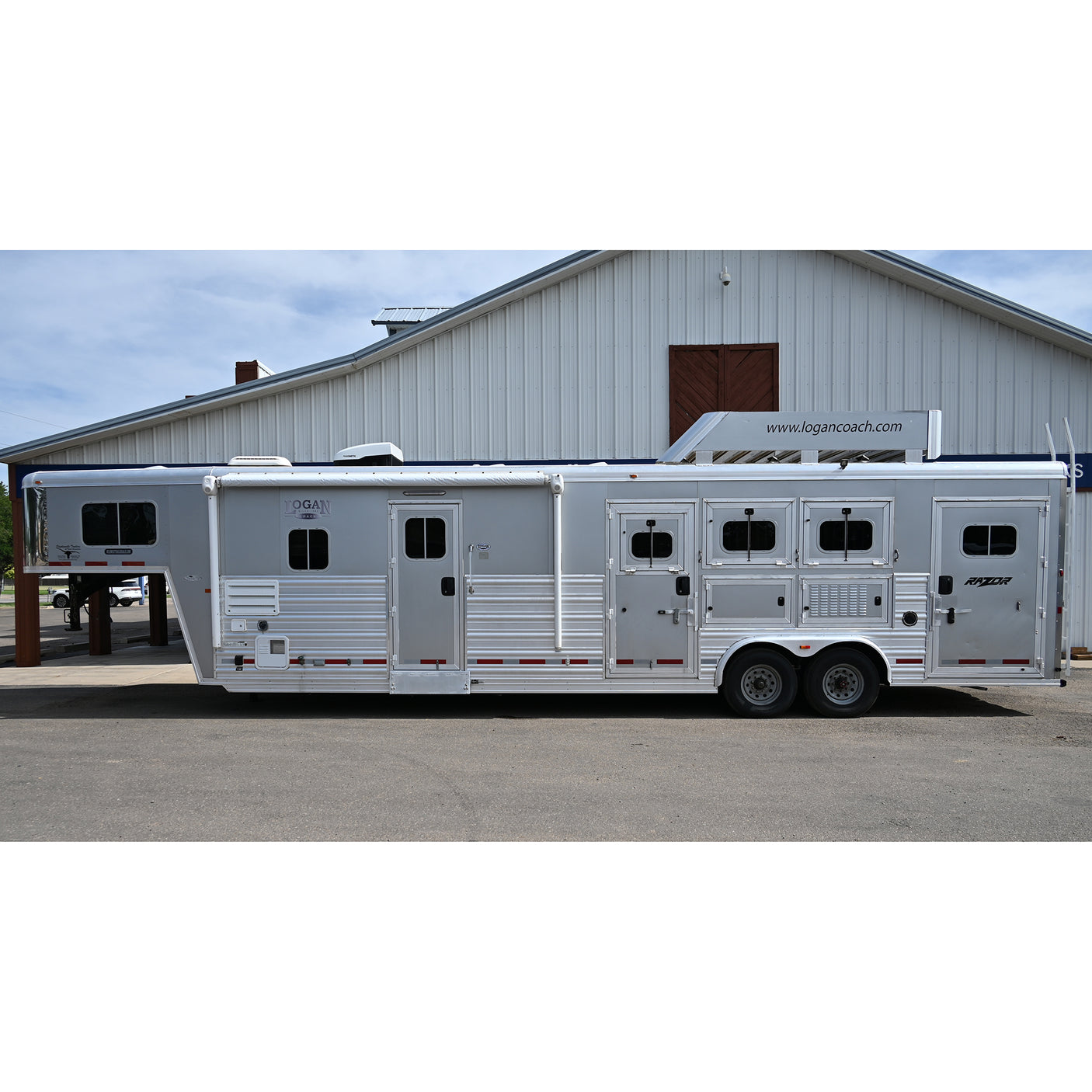 2015 Logan Coach 3 Horse Trailer with 16' LQ with Bunk Beds