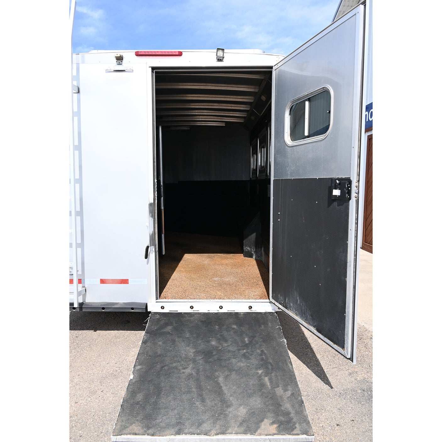2015 Logan Coach 3 Horse Trailer with 16' LQ with Bunk Beds
