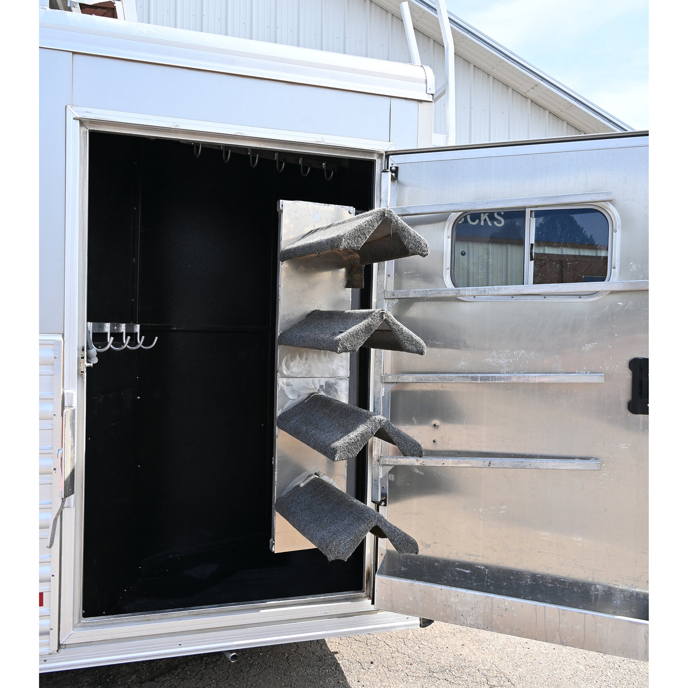2015 Logan Coach 3 Horse Trailer with 16' LQ with Bunk Beds