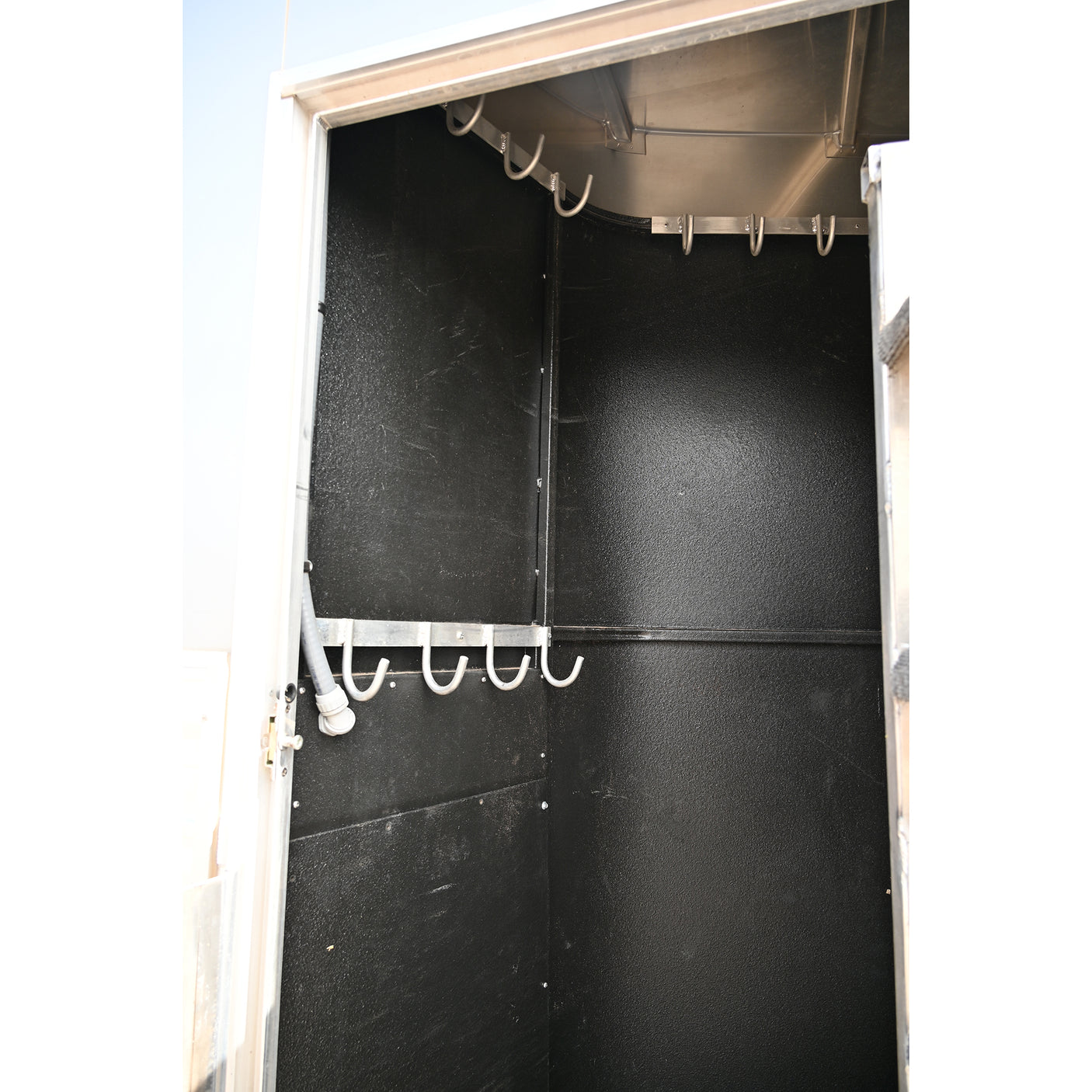 2015 Logan Coach 3 Horse Trailer with 16' LQ with Bunk Beds