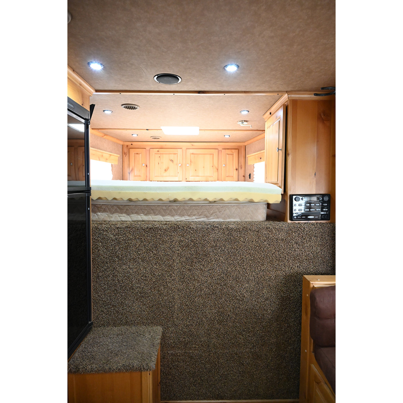 2015 Logan Coach 3 Horse Trailer with 16' LQ with Bunk Beds