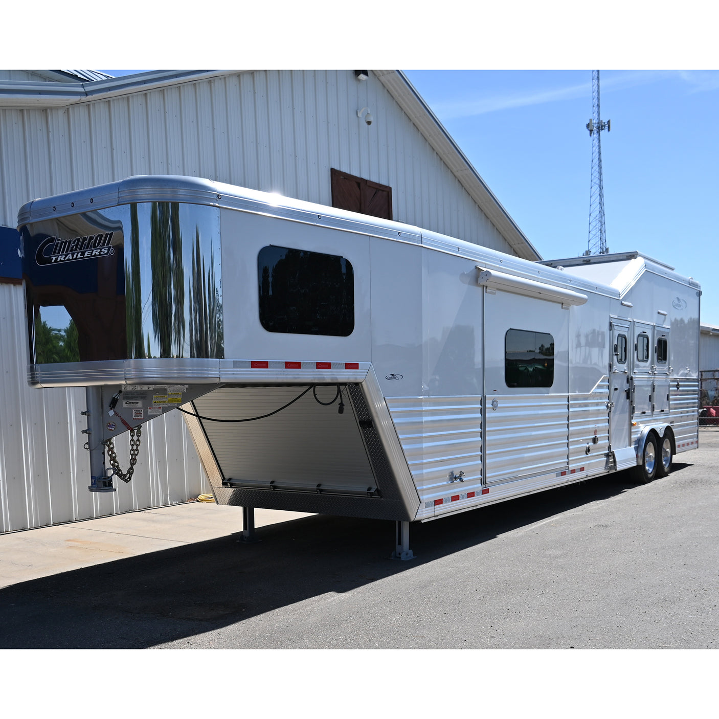 2026 Cimarron 3 Horse Trailer Side Load 15' Outlaw Living Quarter Air Ride