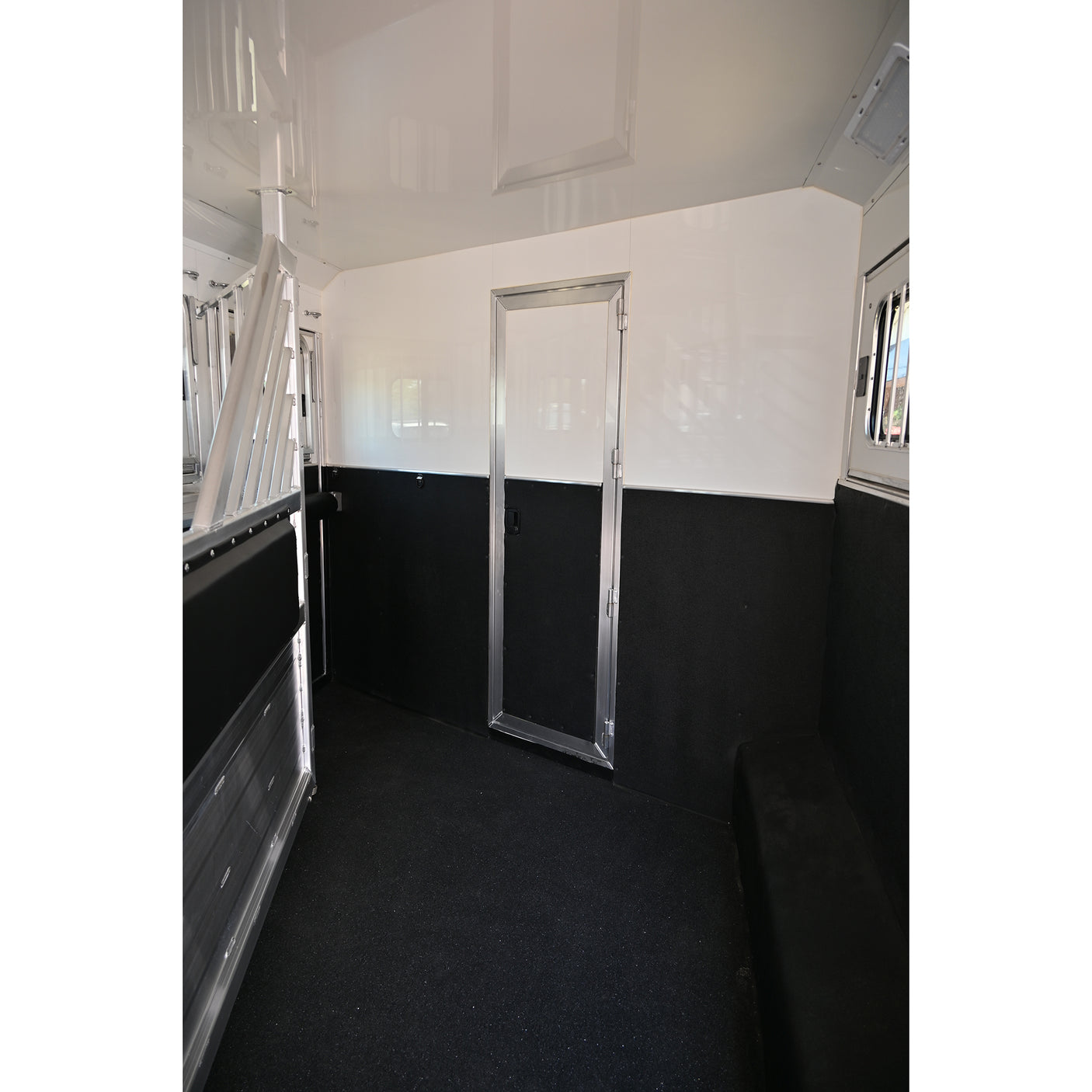2026 Cimarron 3 Horse Trailer Side Load 15' Outlaw Living Quarter Air Ride