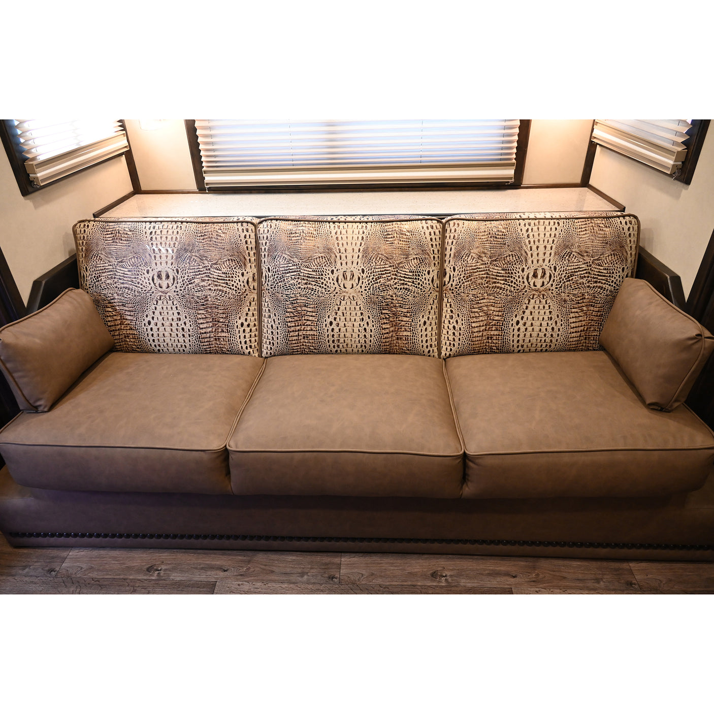 2026 Cimarron 3 Horse Trailer Side Load 15' Outlaw Living Quarter Air Ride