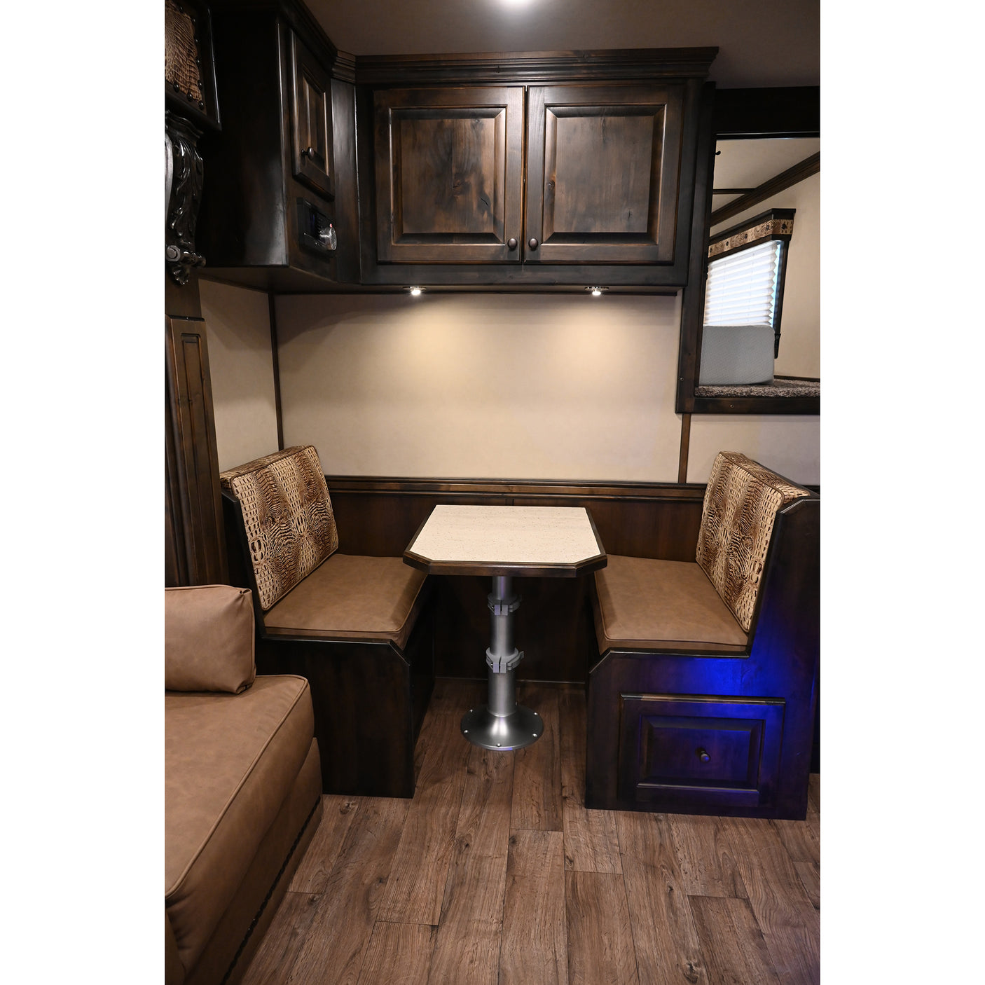 2026 Cimarron 3 Horse Trailer Side Load 15' Outlaw Living Quarter Air Ride