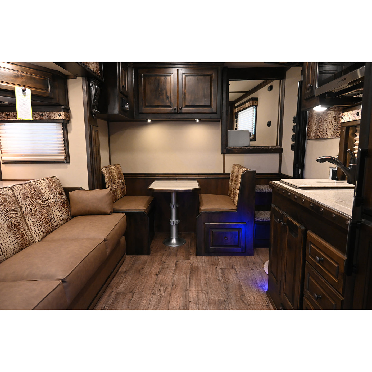2026 Cimarron 3 Horse Trailer Side Load 15' Outlaw Living Quarter Air Ride