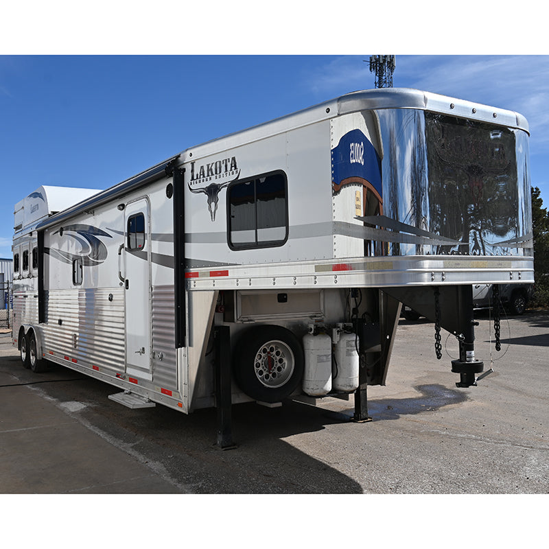 2016 Lakota Bighorn 3 Horse Trailer BH8316SR with Slide Out