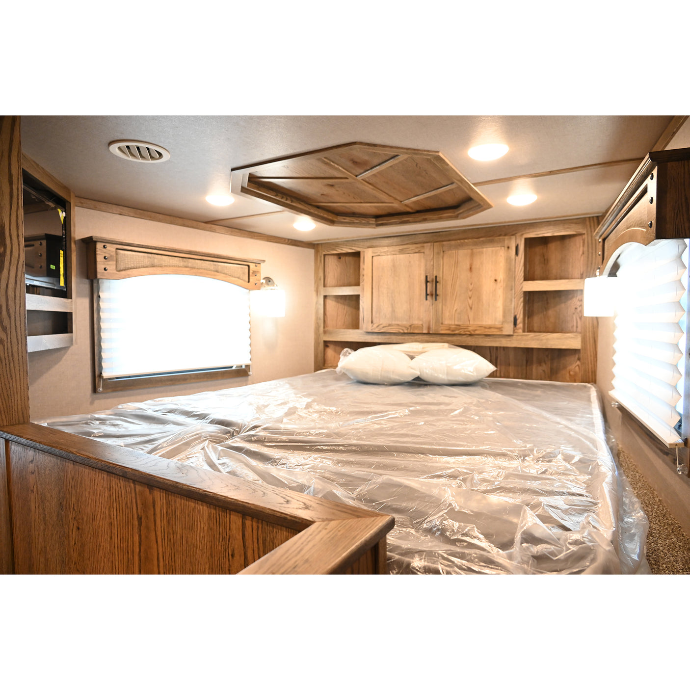 2027 Lakota Charger 4 Horse Trailer with 16' LQ, Side Load, Spread Axles, Super Rear Tack
