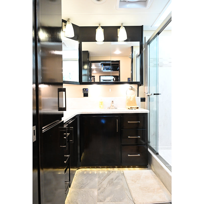 2019 Renegade XL 45' Coach Model X45QB on Freightliner Cascadia Chassis