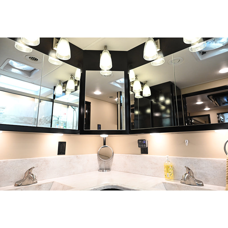 2019 Renegade XL 45' Coach Model X45QB on Freightliner Cascadia Chassis