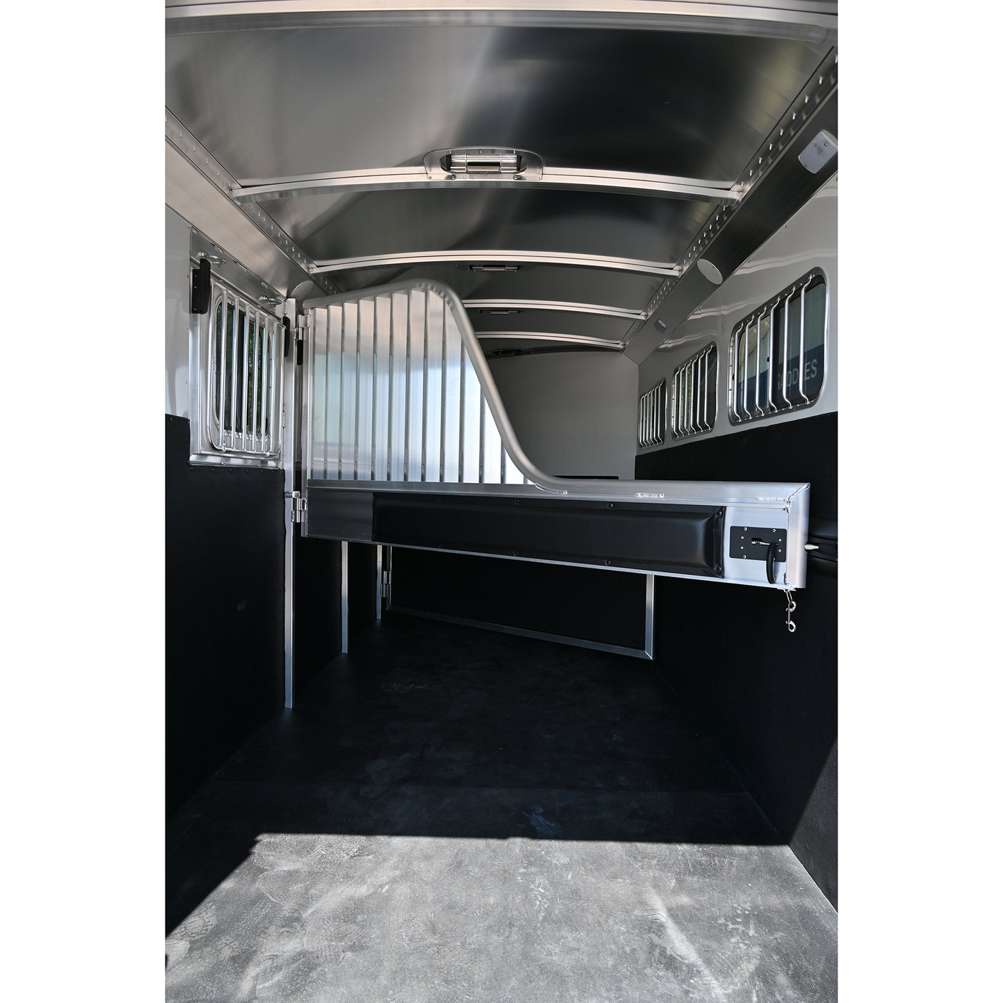 2027 4 Star 4 Horse Slant Convenience Package, 6'10" x 22'
