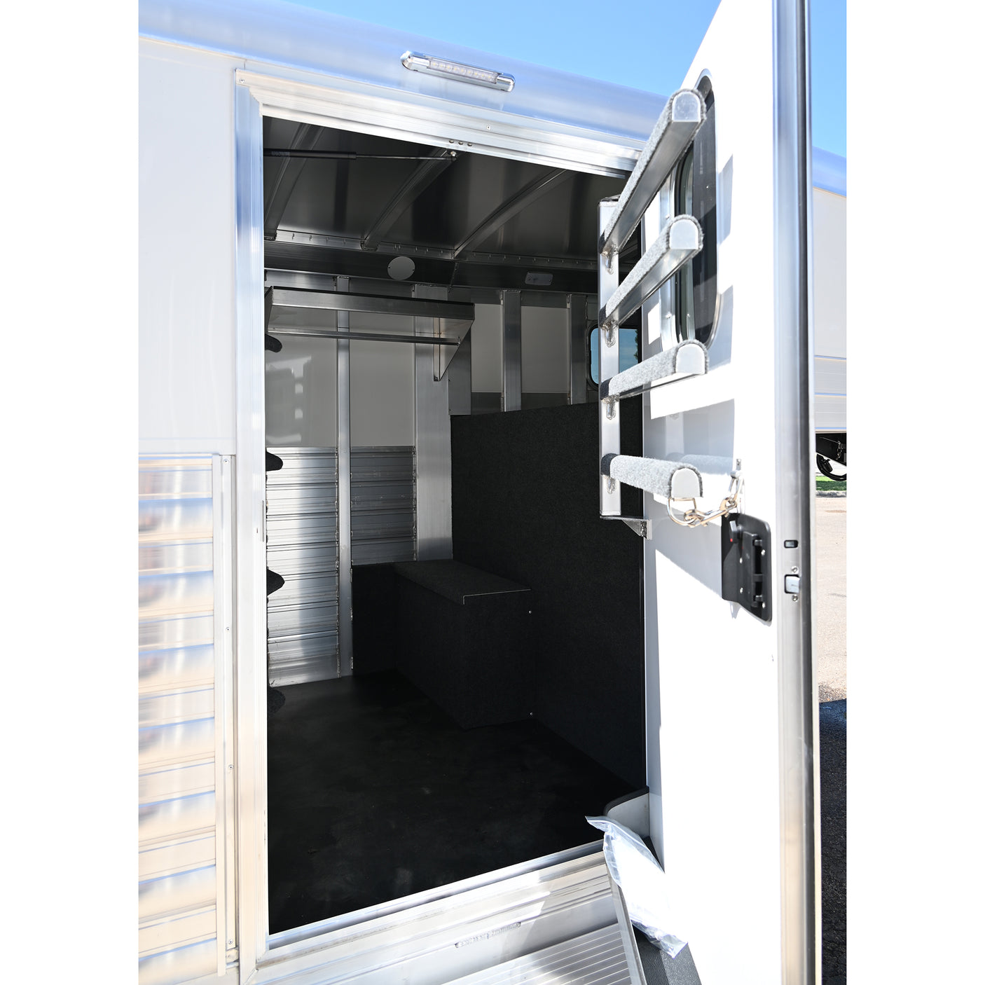 2027 4 Star 4 Horse Slant Convenience Package, 6'10" x 22'