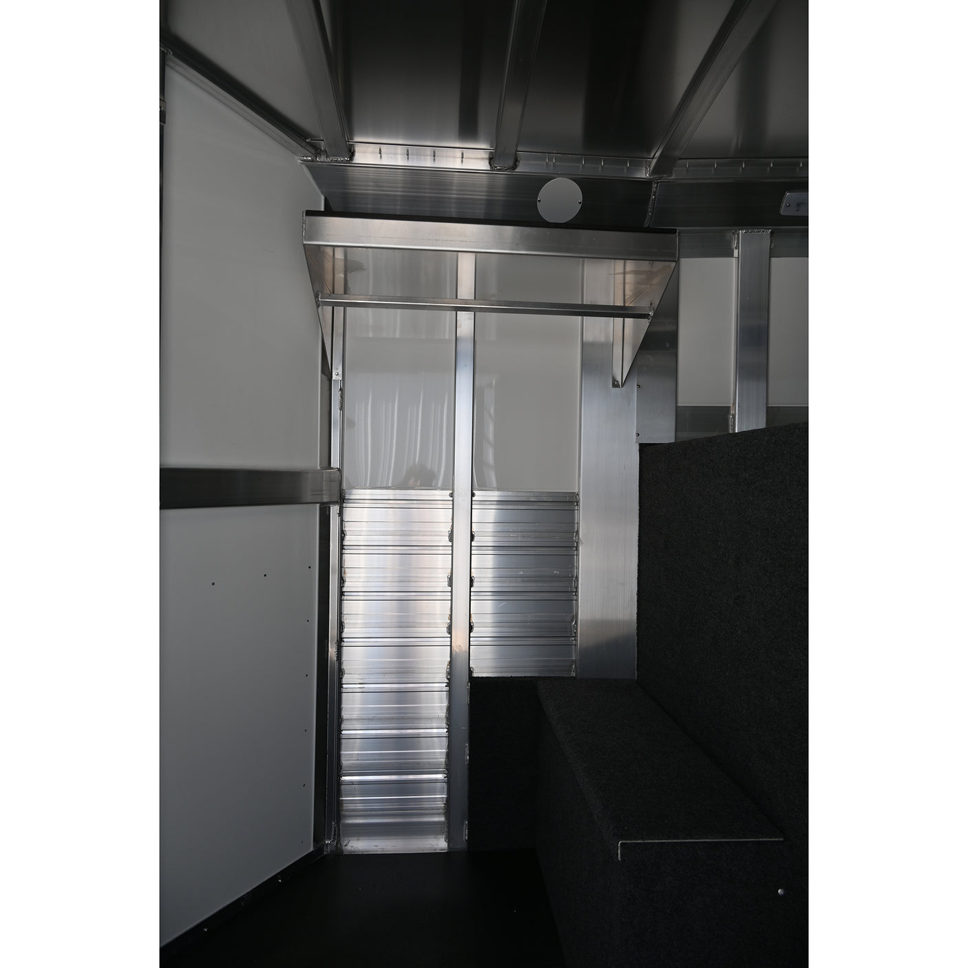 2027 4 Star 4 Horse Slant Convenience Package, 6'10" x 22'