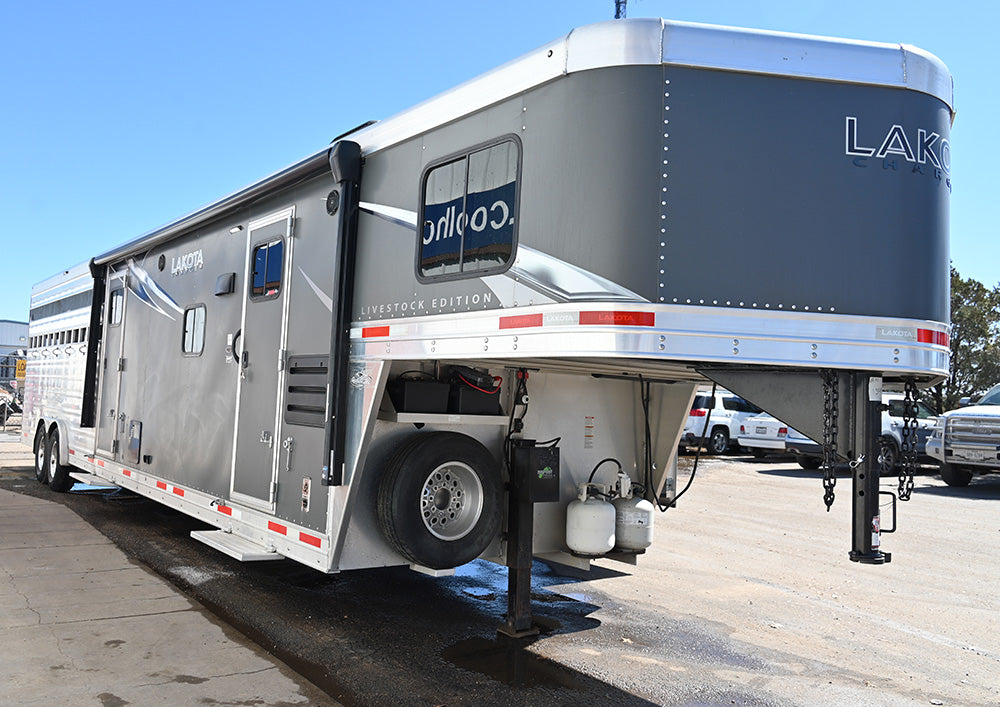 2021 Lakota Charger Stock Combo Trailer 11' LQ, 16' Stock Compartment
