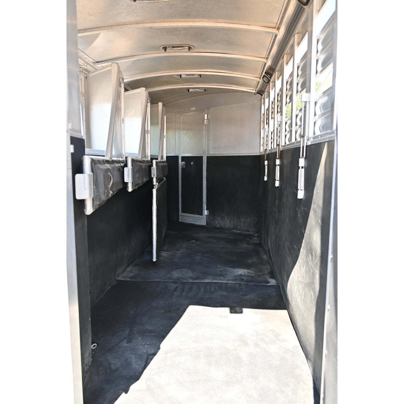 2010 Cherokee 4 Horse Trailer with Weekend Package LQ