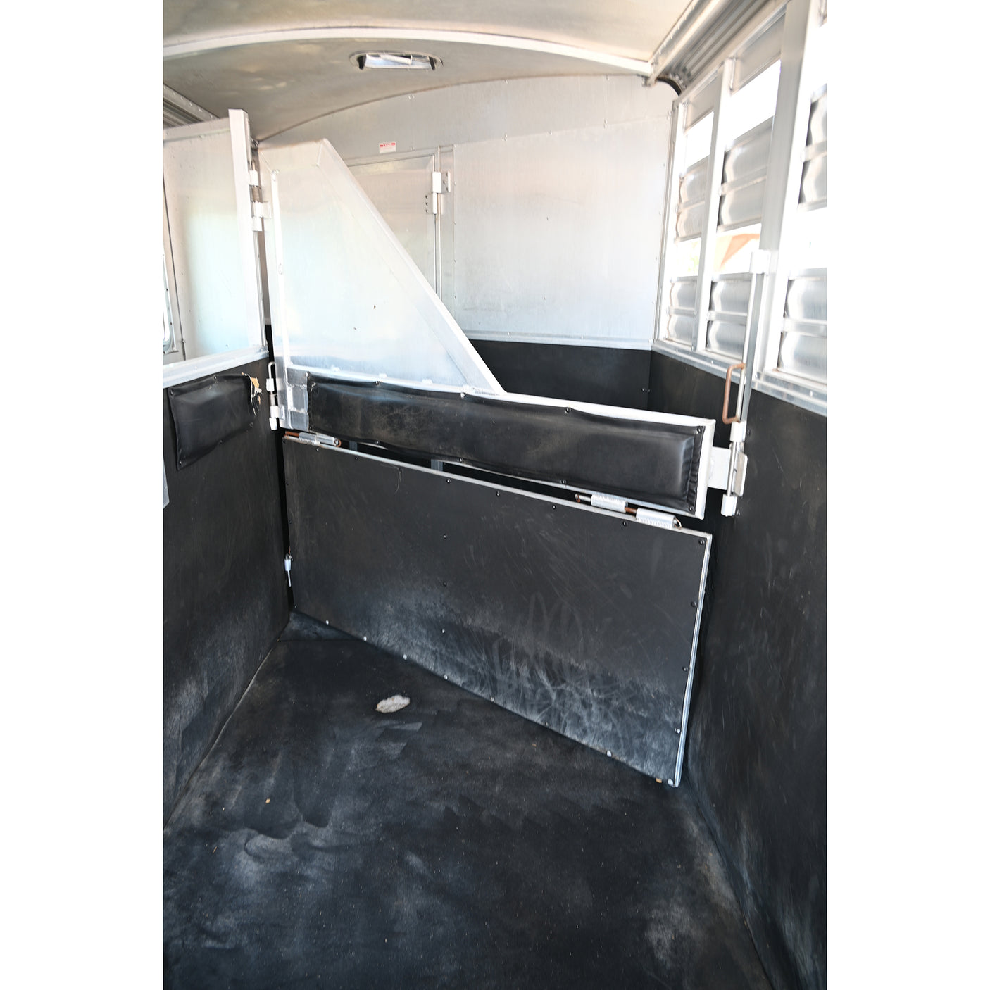 2010 Cherokee 4 Horse Trailer with Weekend Package LQ