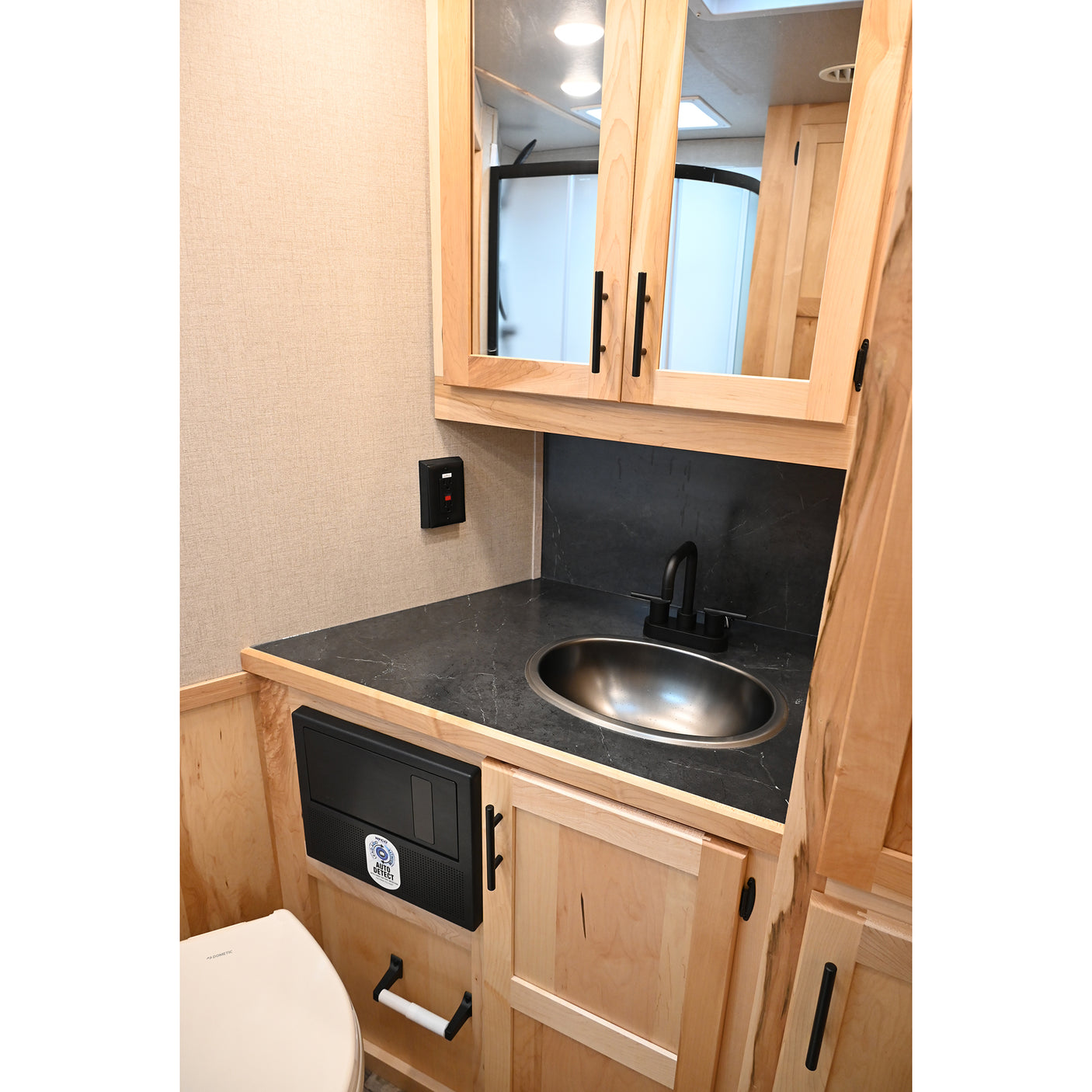 2027 Lakota Charger 3 Horse Trailer with 16' LQ, Side Load, Deluxe Rear Tack