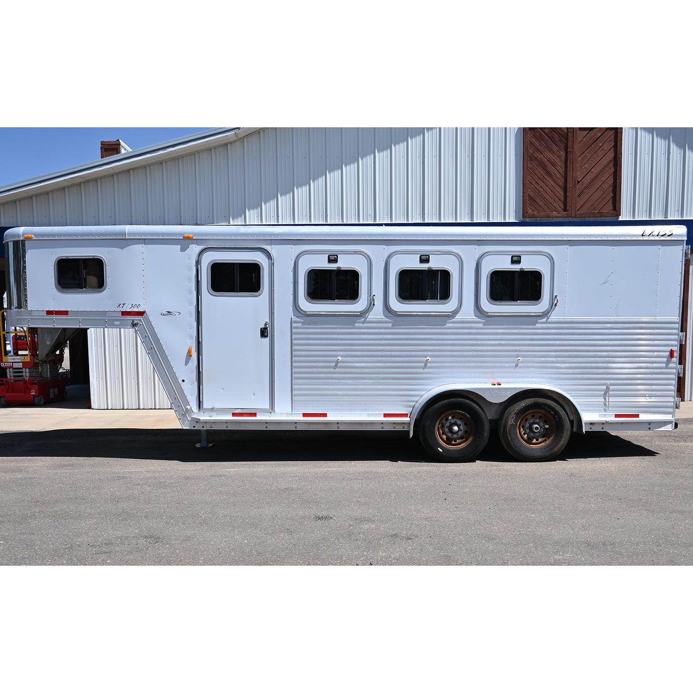 2002 Exiss 3 Horse Gooseneck Horse Trailer