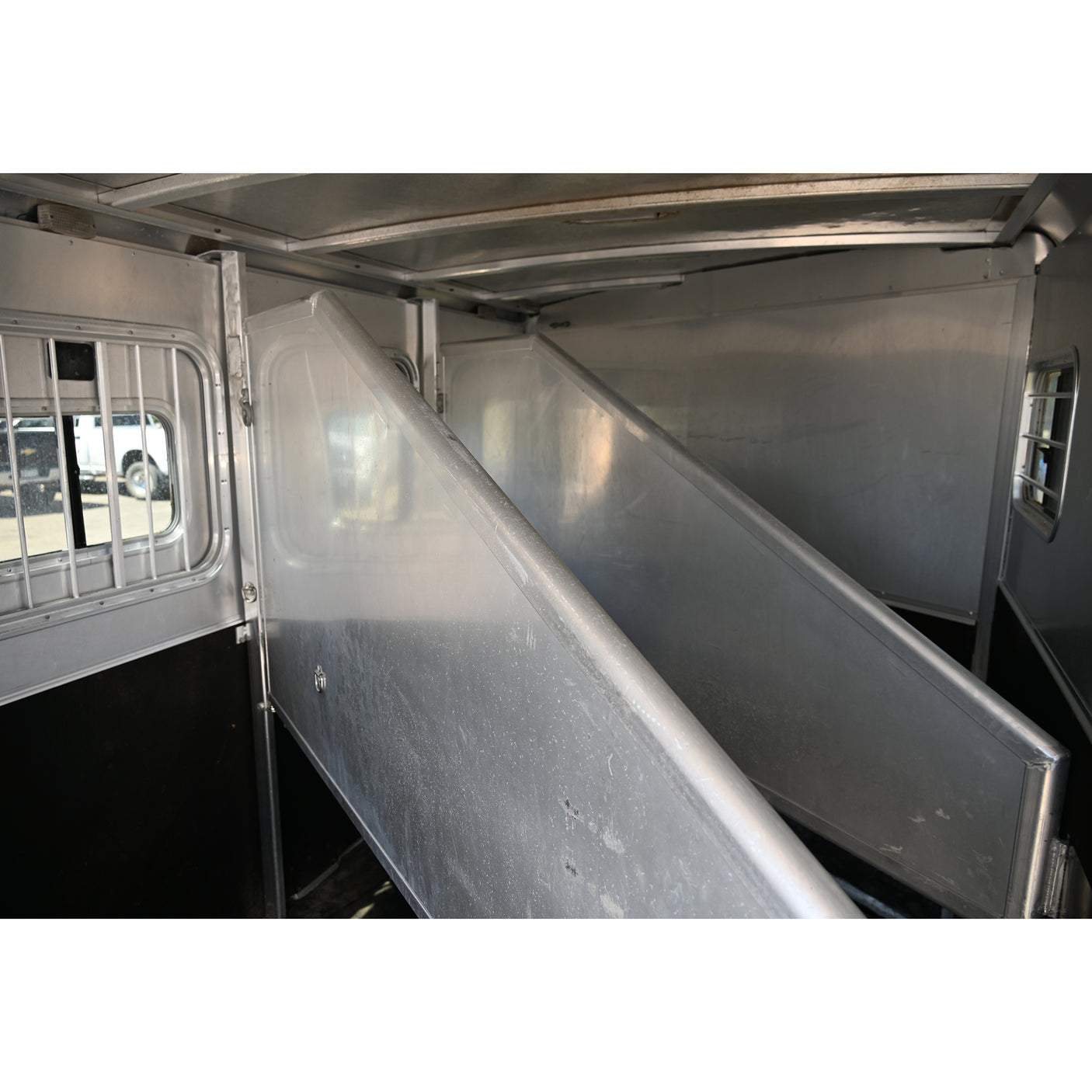 2002 Exiss 3 Horse Gooseneck Horse Trailer