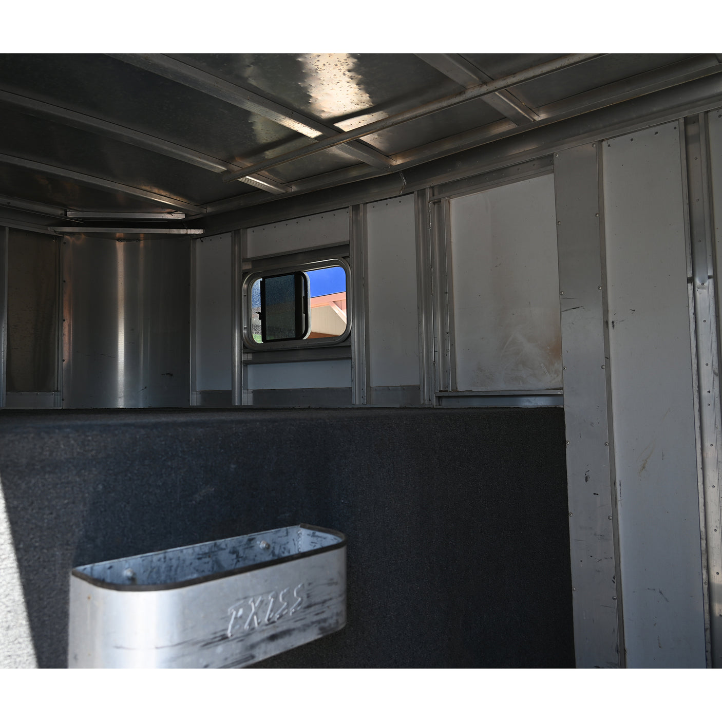 2002 Exiss 3 Horse Gooseneck Horse Trailer