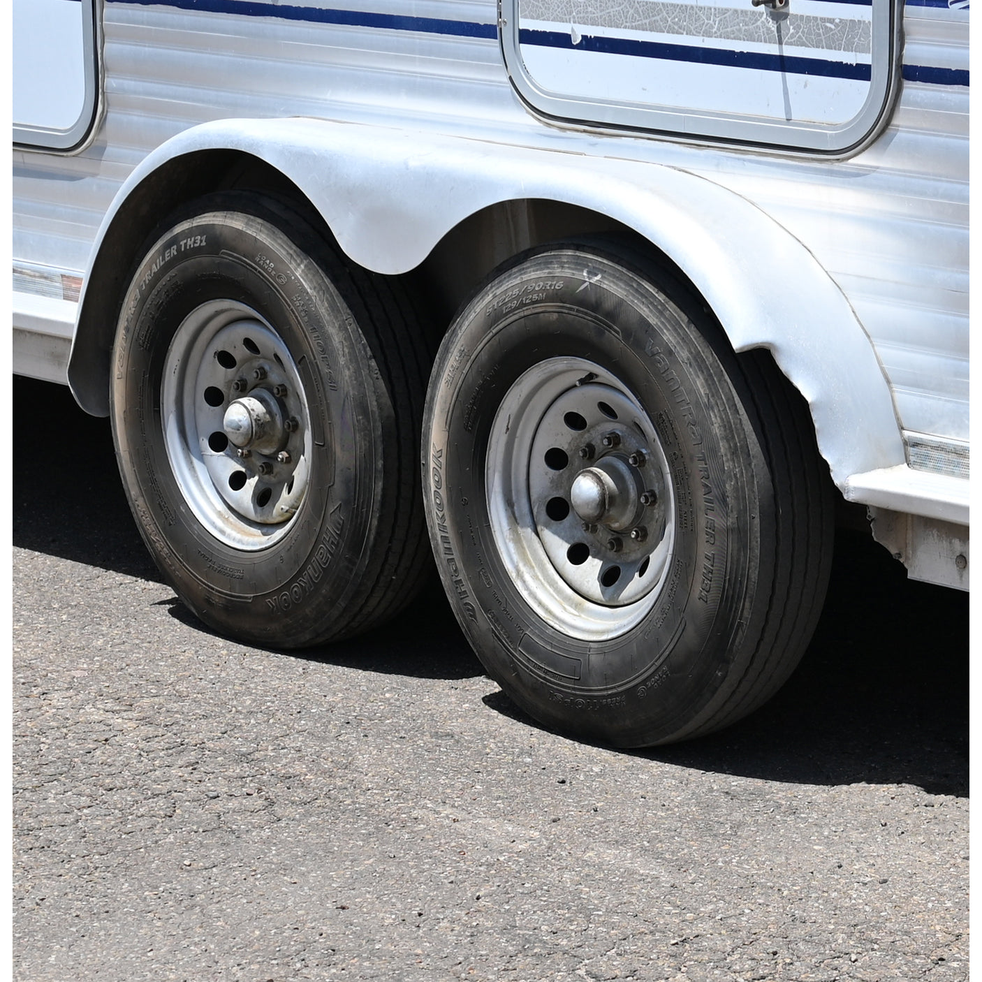 2001 Exiss 4 Horse Trailer with 6' Dressing Room
