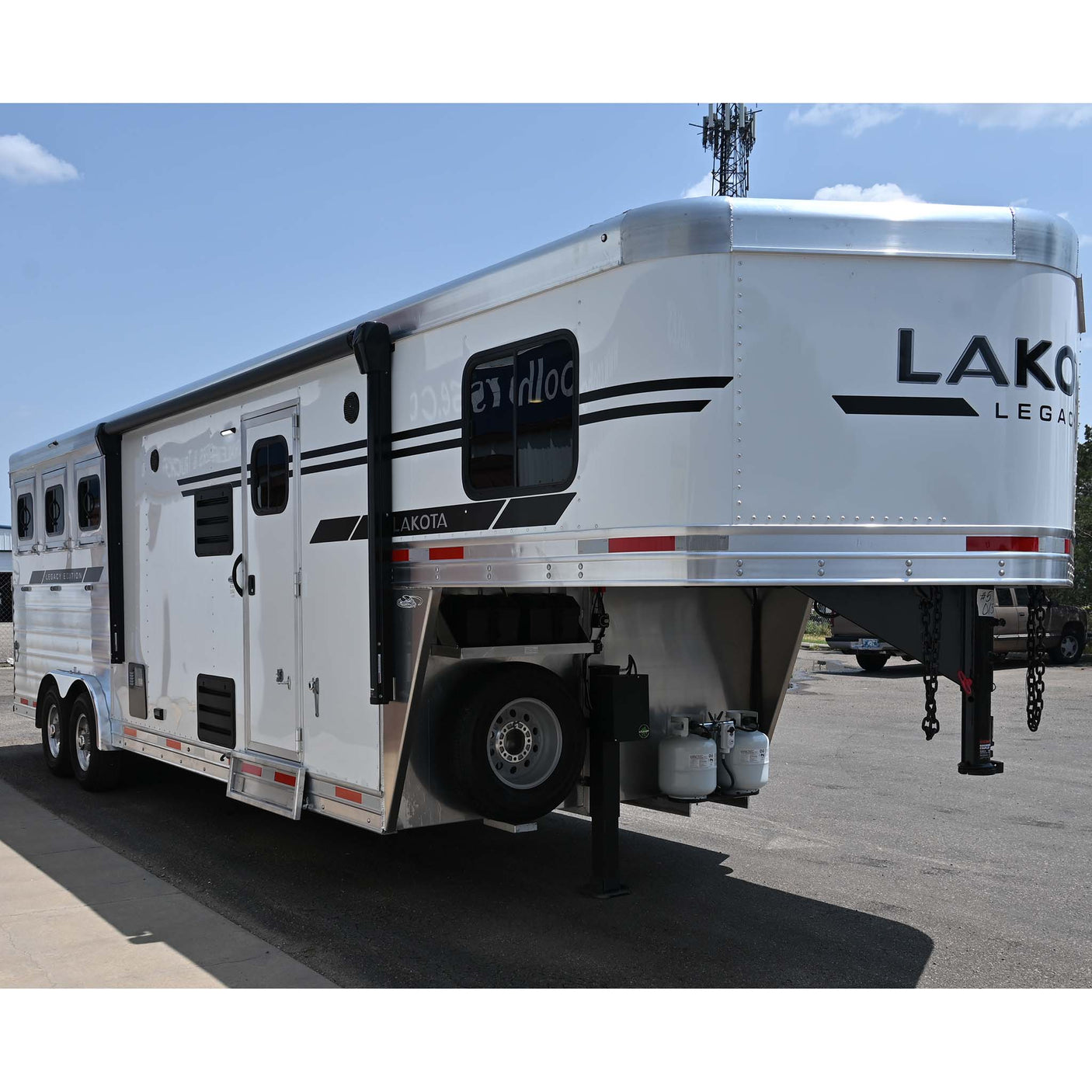 2027 Lakota Legacy 3 Horse Trailer with 9' Living Quarter