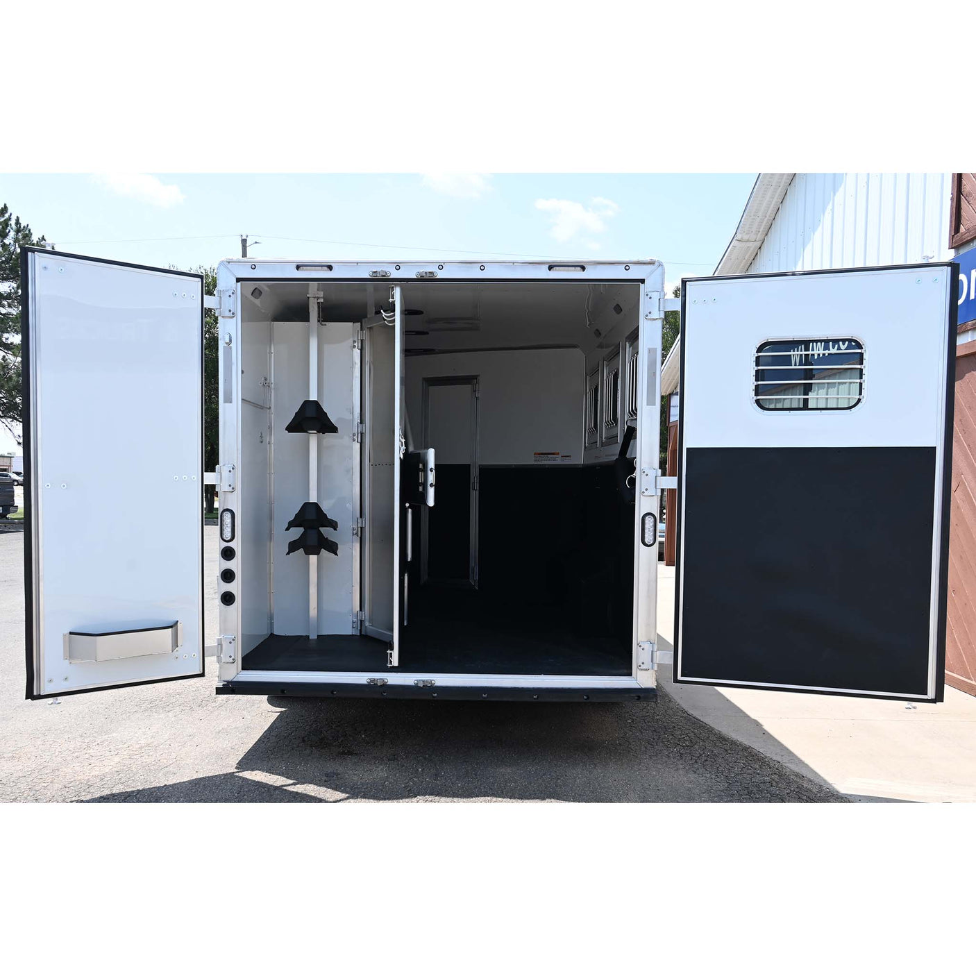 2027 Lakota Legacy 3 Horse Trailer with 9' Living Quarter