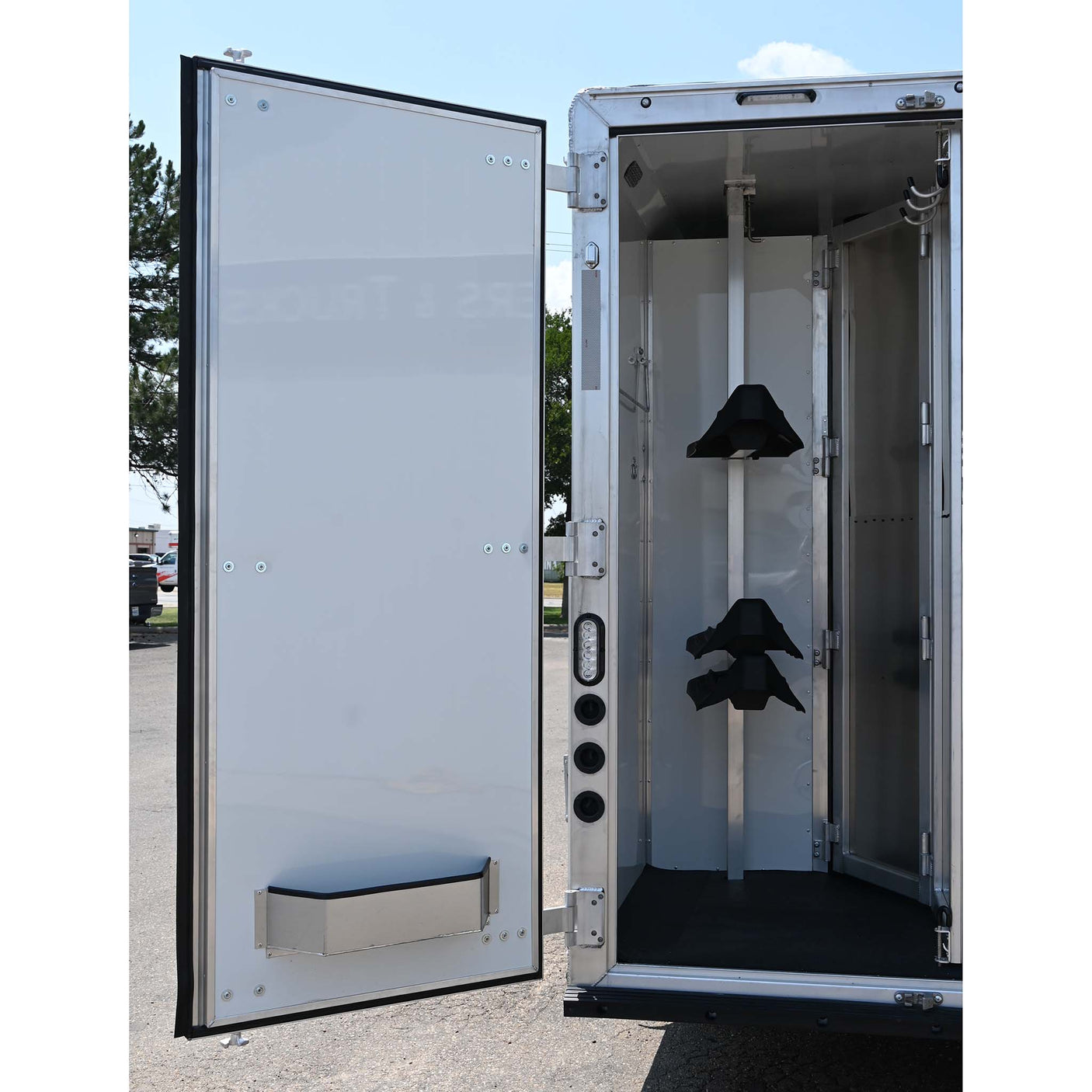 2027 Lakota Legacy 3 Horse Trailer with 9' Living Quarter