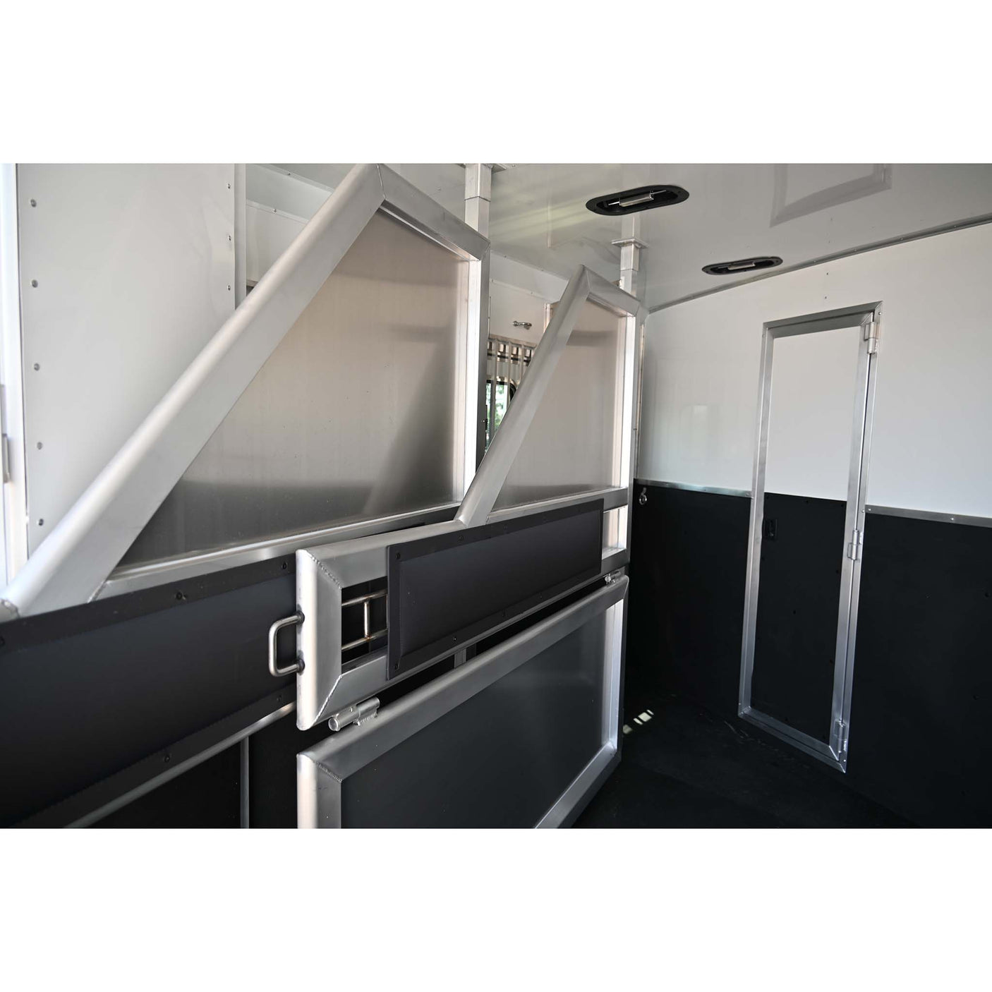 2027 Lakota Legacy 3 Horse Trailer with 9' Living Quarter