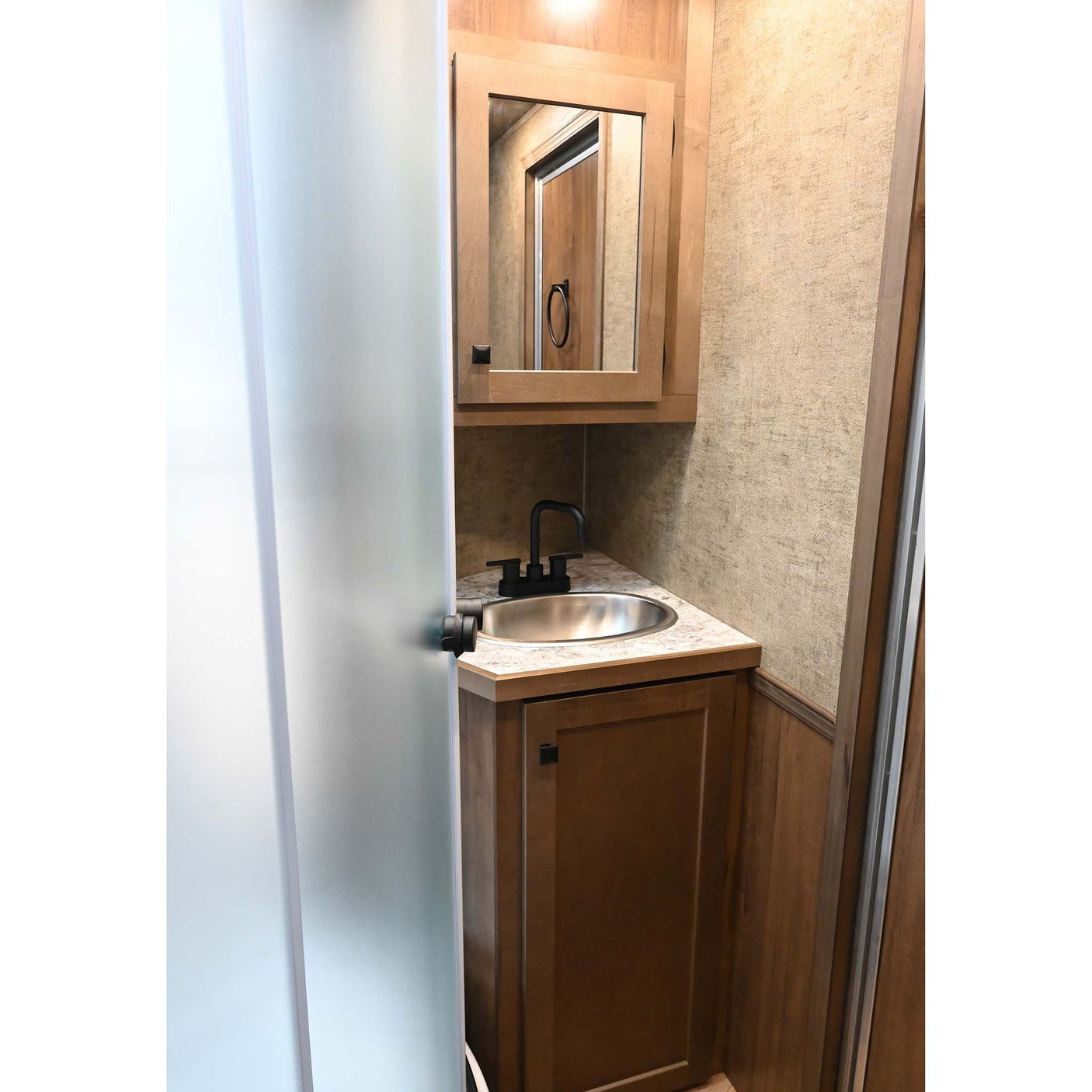 2027 Lakota Legacy 3 Horse Trailer with 9' Living Quarter