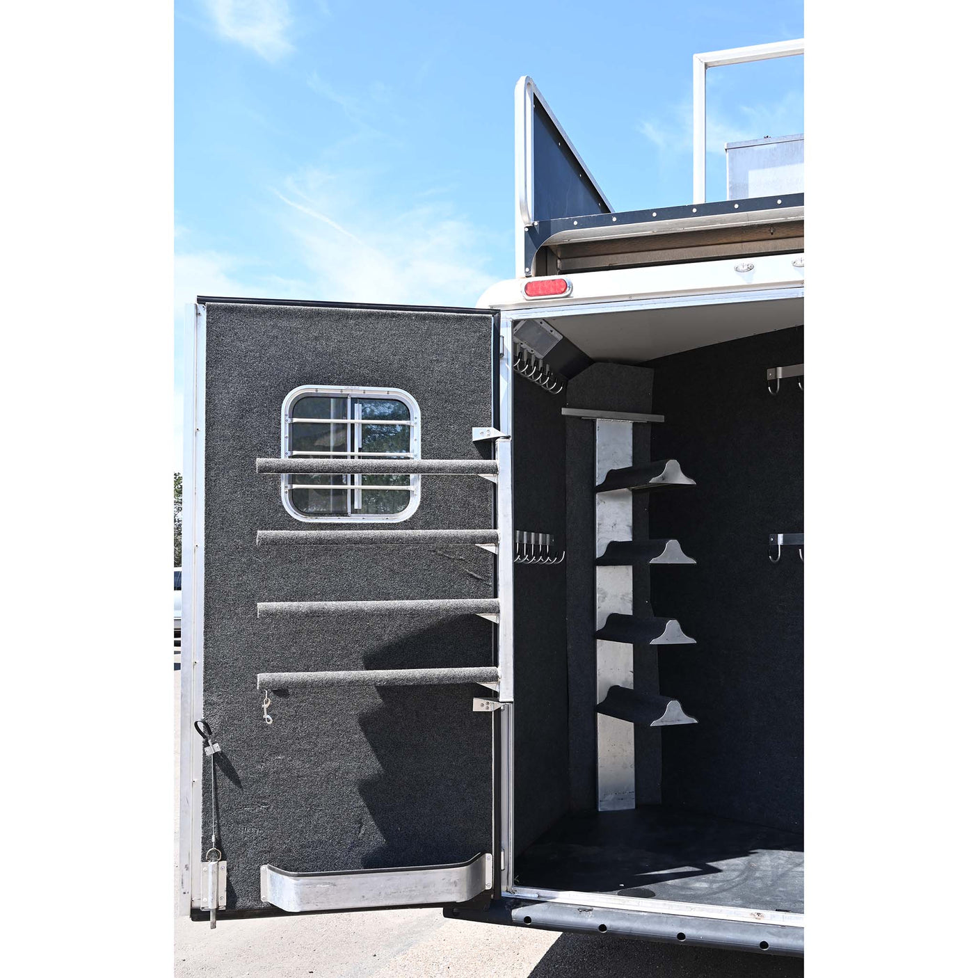 2018 4 Star 4 Horse with 15' LQ, Side Load, Hay Pod, Generator, Slide Out