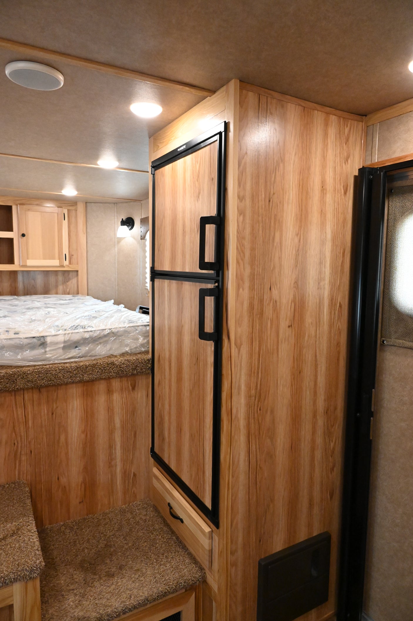 2022 Lakota Charger Stock Combo 11' LQ Slide Horse Trailer with Mid Tack