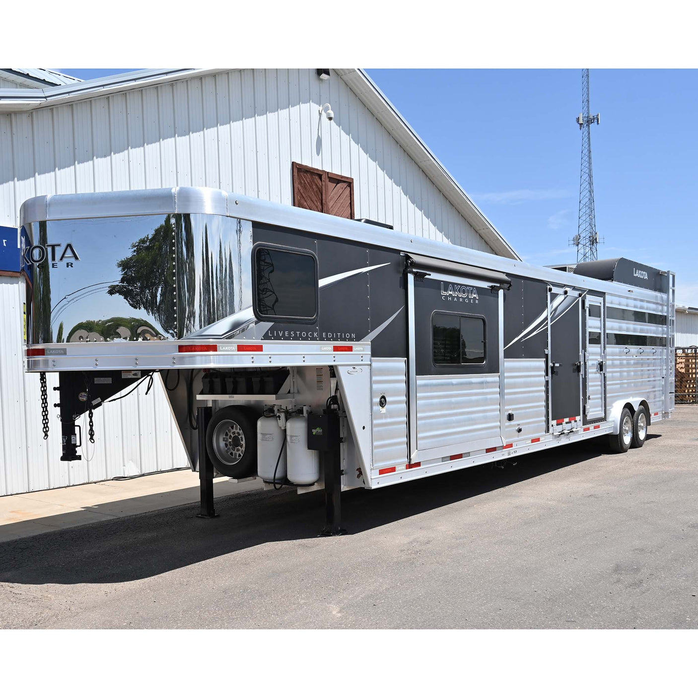 2022 Lakota Charger Stock Combo 11' LQ Slide Horse Trailer with Mid Tack