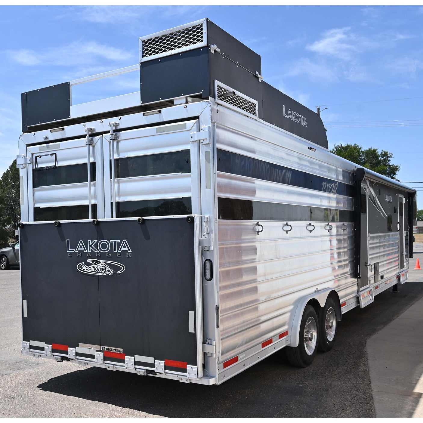 2022 Lakota Charger Stock Combo 11' LQ Slide Horse Trailer with Mid Tack