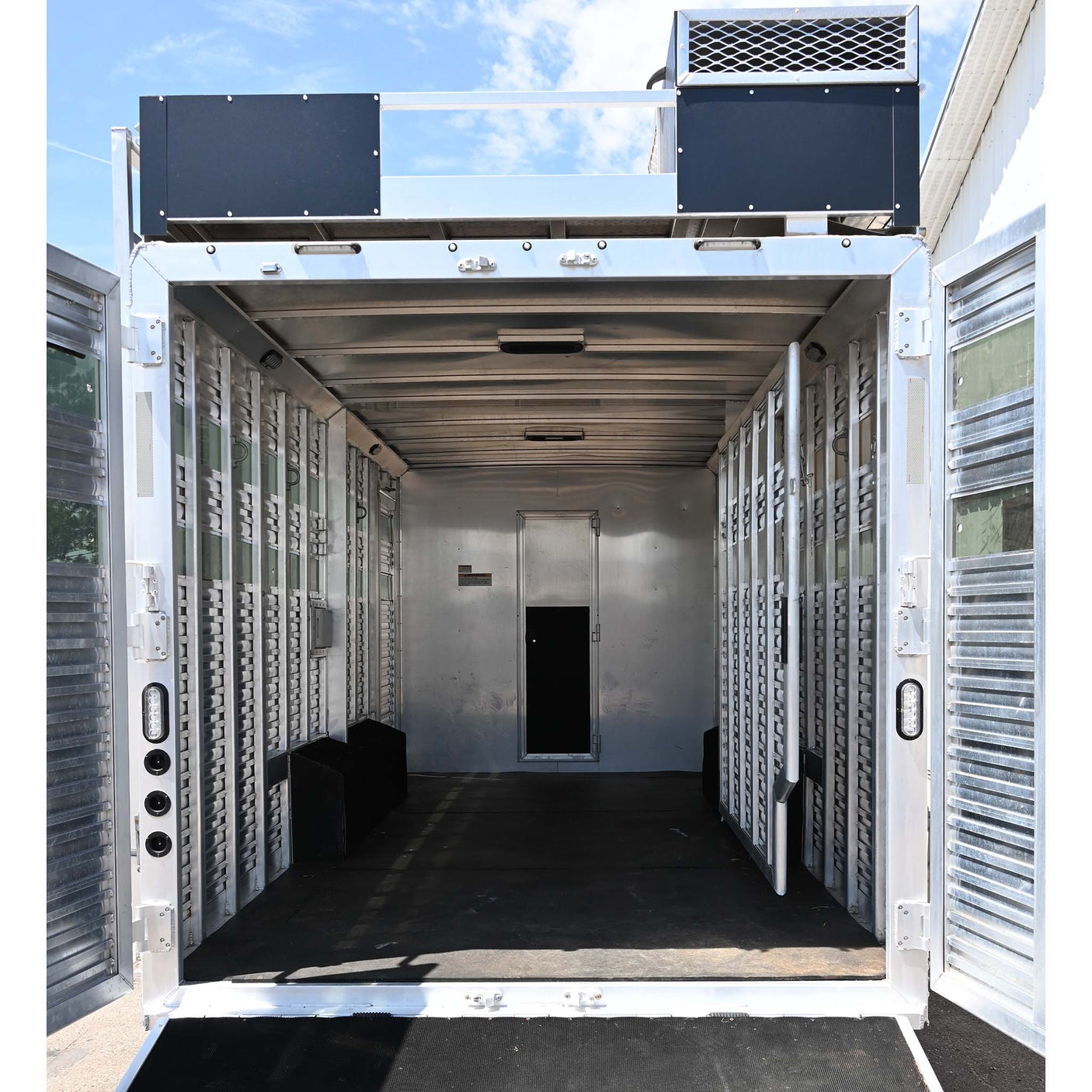 2022 Lakota Charger Stock Combo 11' LQ Slide Horse Trailer with Mid Tack