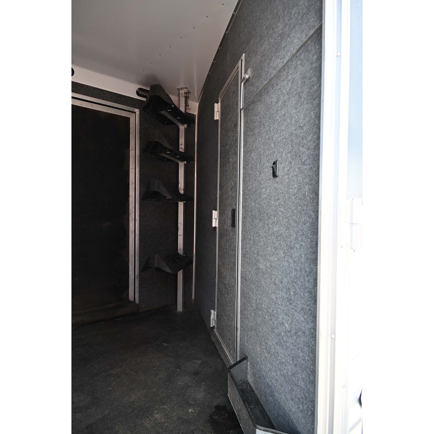 2022 Lakota Charger Stock Combo 11' LQ Slide Horse Trailer with Mid Tack