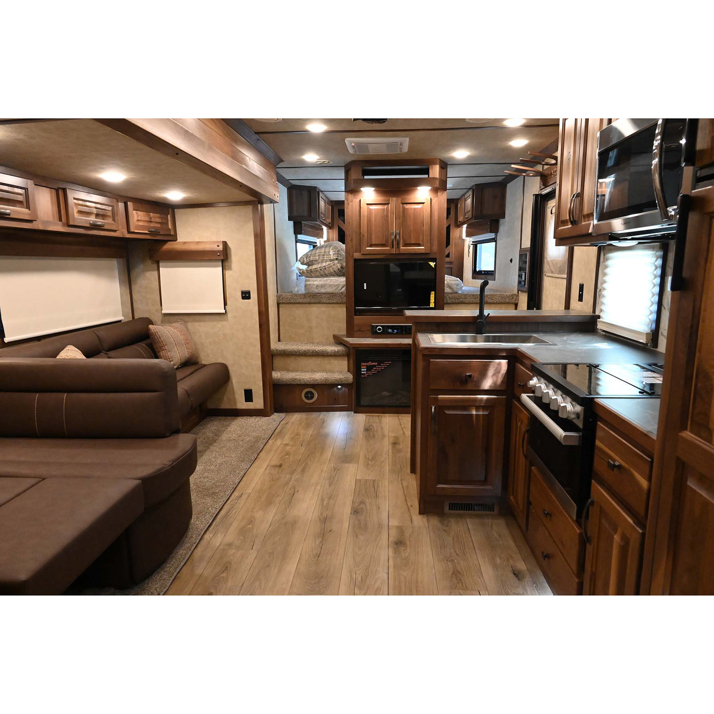 2027 Lakota Bighorn 4 Horse Trailer, Side Load, 18' LQ Model BI8418TCE