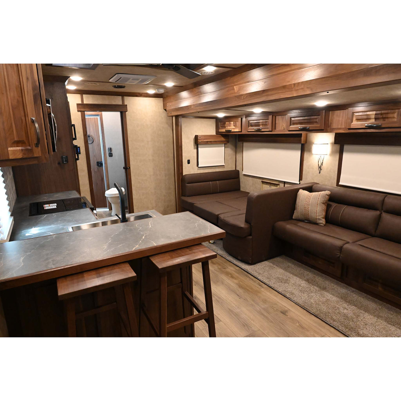 2027 Lakota Bighorn 4 Horse Trailer, Side Load, 18' LQ Model BI8418TCE
