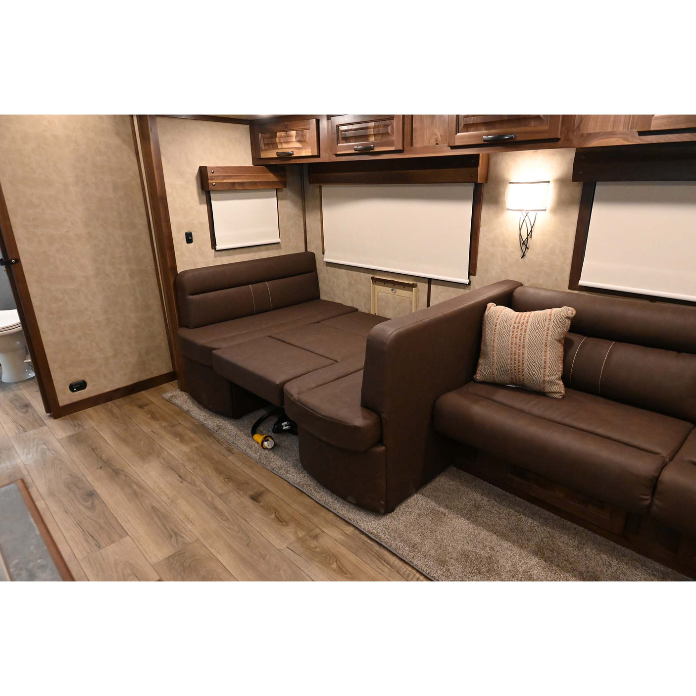 2027 Lakota Bighorn 4 Horse Trailer, Side Load, 18' LQ Model BI8418TCE