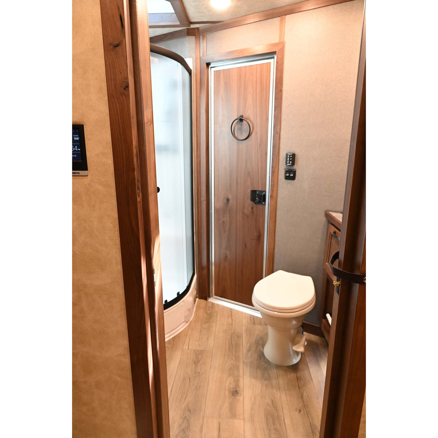 2027 Lakota Bighorn 4 Horse Trailer, Side Load, 18' LQ Model BI8418TCE