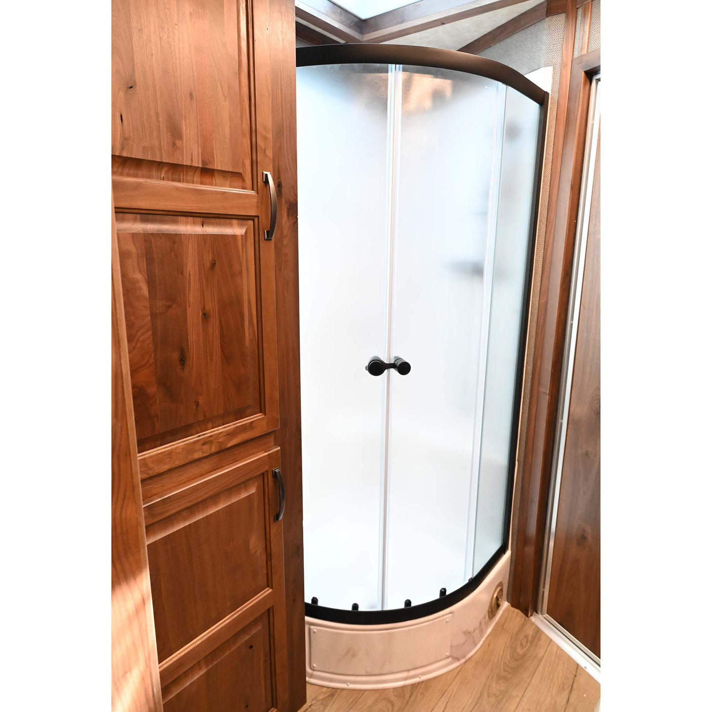 2027 Lakota Bighorn 4 Horse Trailer, Side Load, 18' LQ Model BI8418TCE