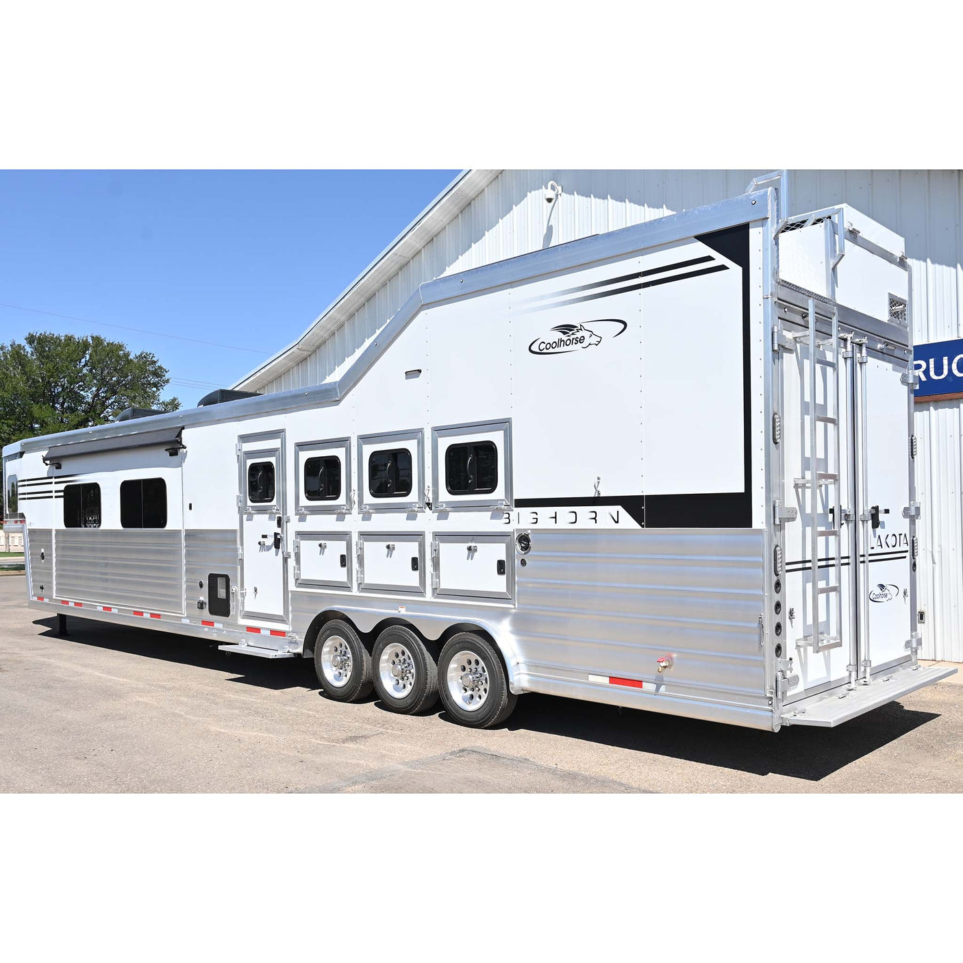 2027 Lakota Bighorn 4 Horse Trailer, Side Load, 18' LQ Model BI8418TCE