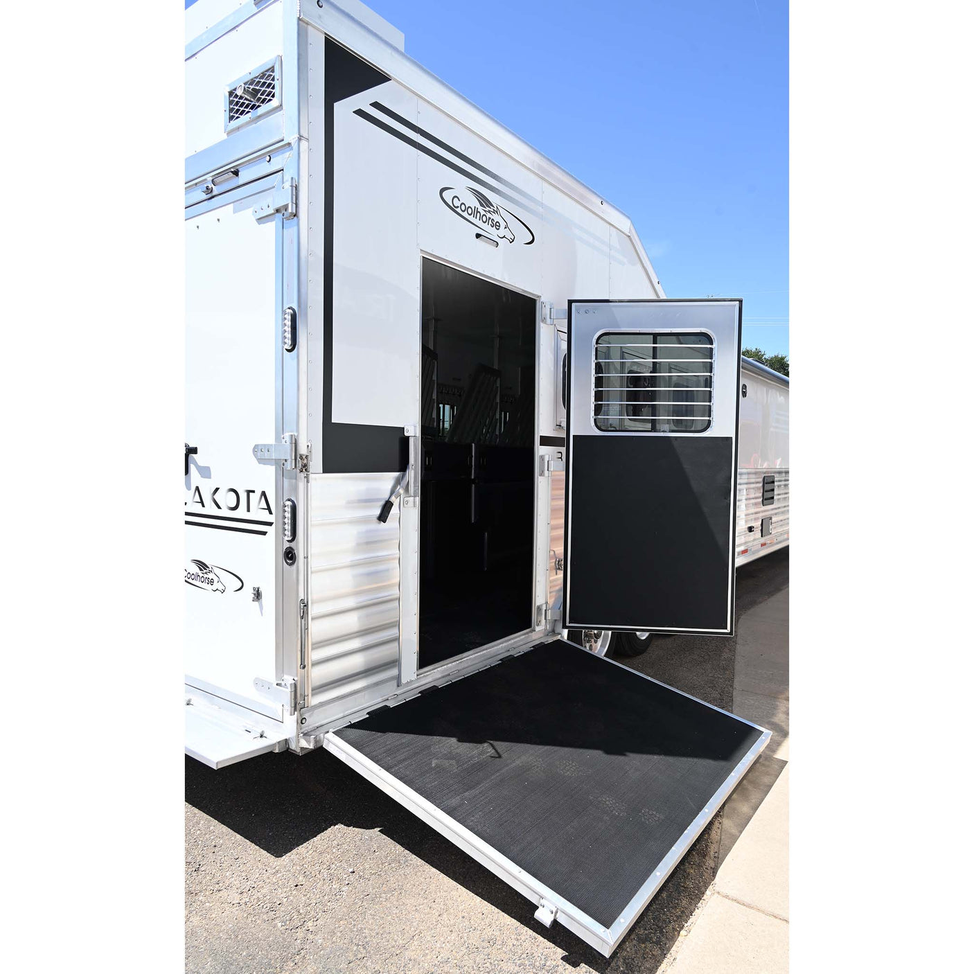 2027 Lakota Bighorn 4 Horse Trailer, Side Load, 18' LQ Model BI8418TCE