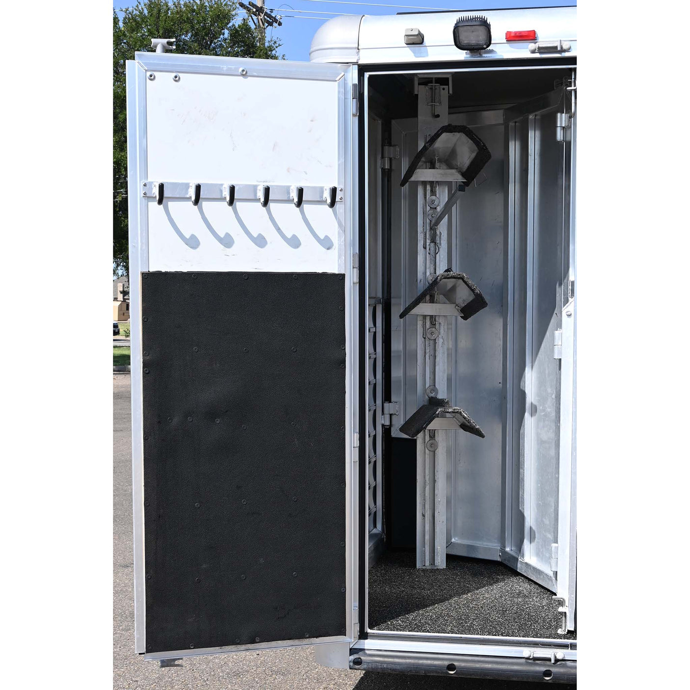 2017 Hart 3 Horse Trailer  GN, Dressing Room with AC, Batteries, and Awning