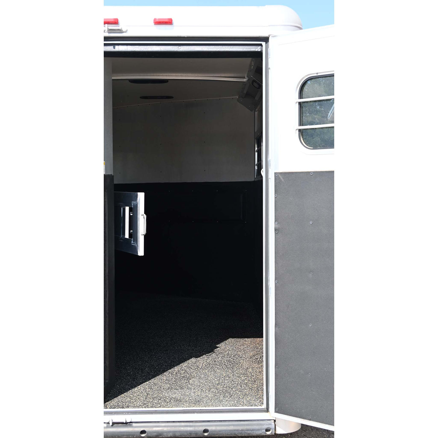 2017 Hart 3 Horse Trailer  GN, Dressing Room with AC, Batteries, and Awning
