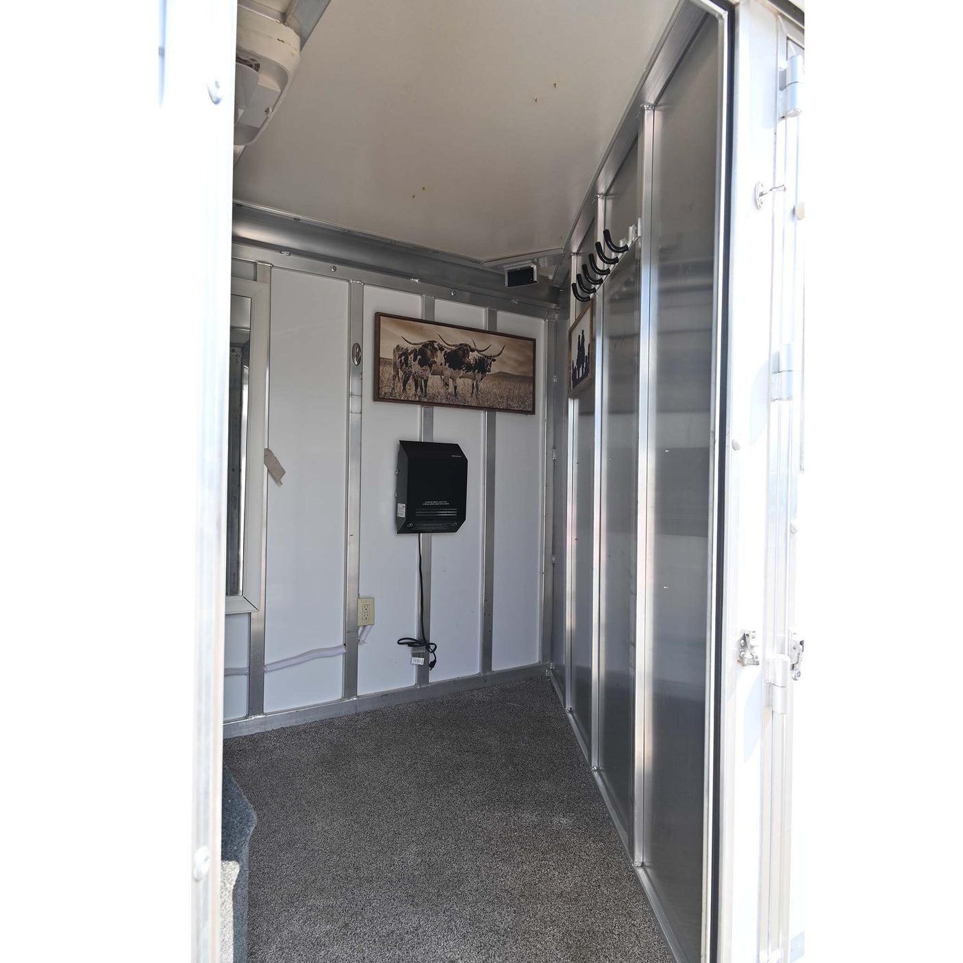 2017 Hart 3 Horse Trailer  GN, Dressing Room with AC, Batteries, and Awning