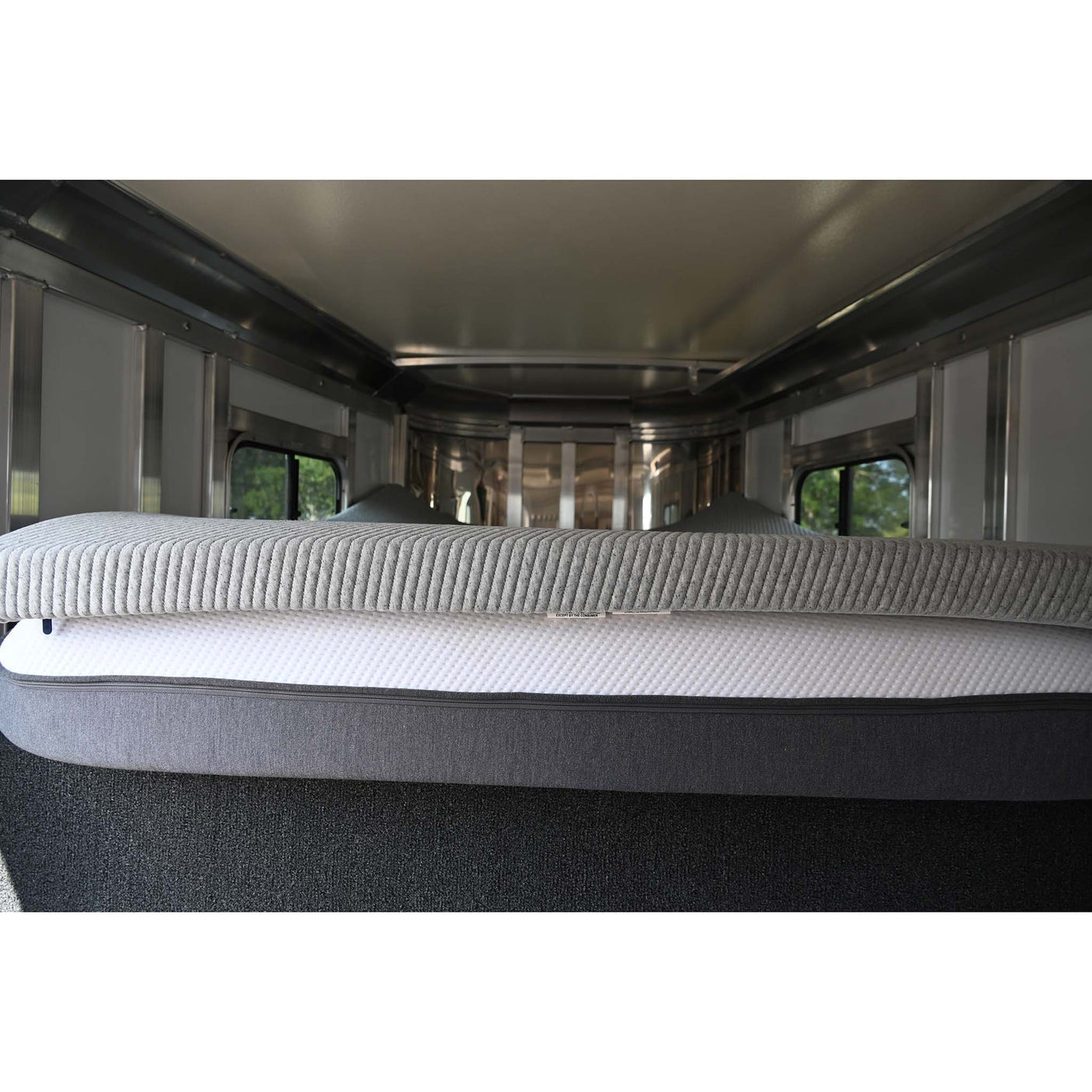 2017 Hart 3 Horse Trailer  GN, Dressing Room with AC, Batteries, and Awning