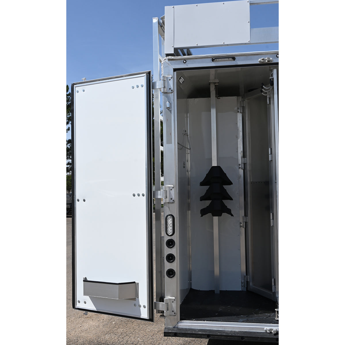 2027 Lakota Legacy 3 Horse Trailer with 13' LQ, Slide Out, Pre Wired for Onan