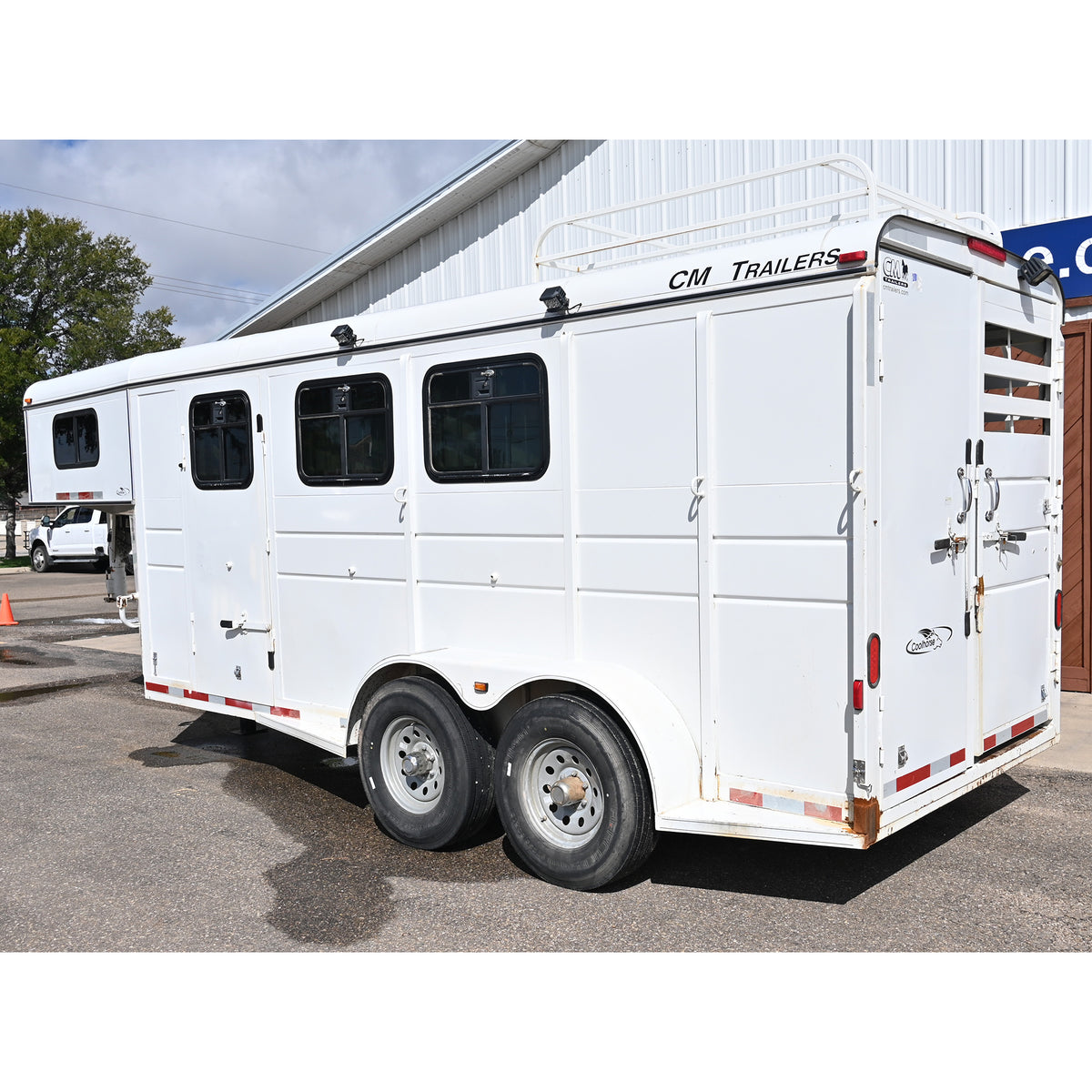 2003 CM 3 Horse Gooseneck Horse Trailer
